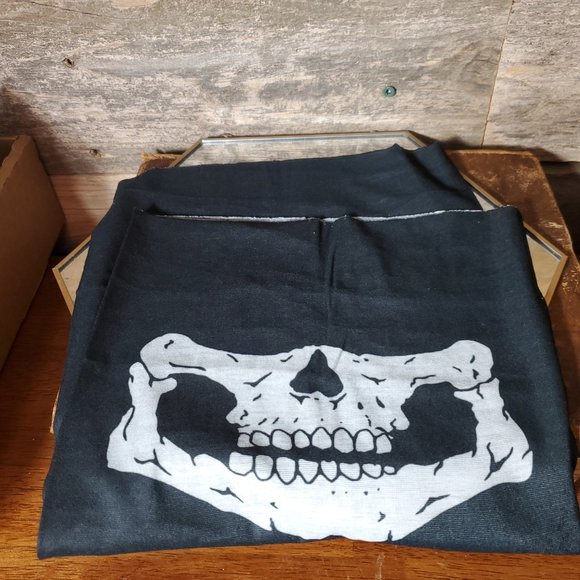 Unisex White Skull Face Tube Mask Neck GAITER Dust Shield Seamless Bandana - Picture 3 of 6